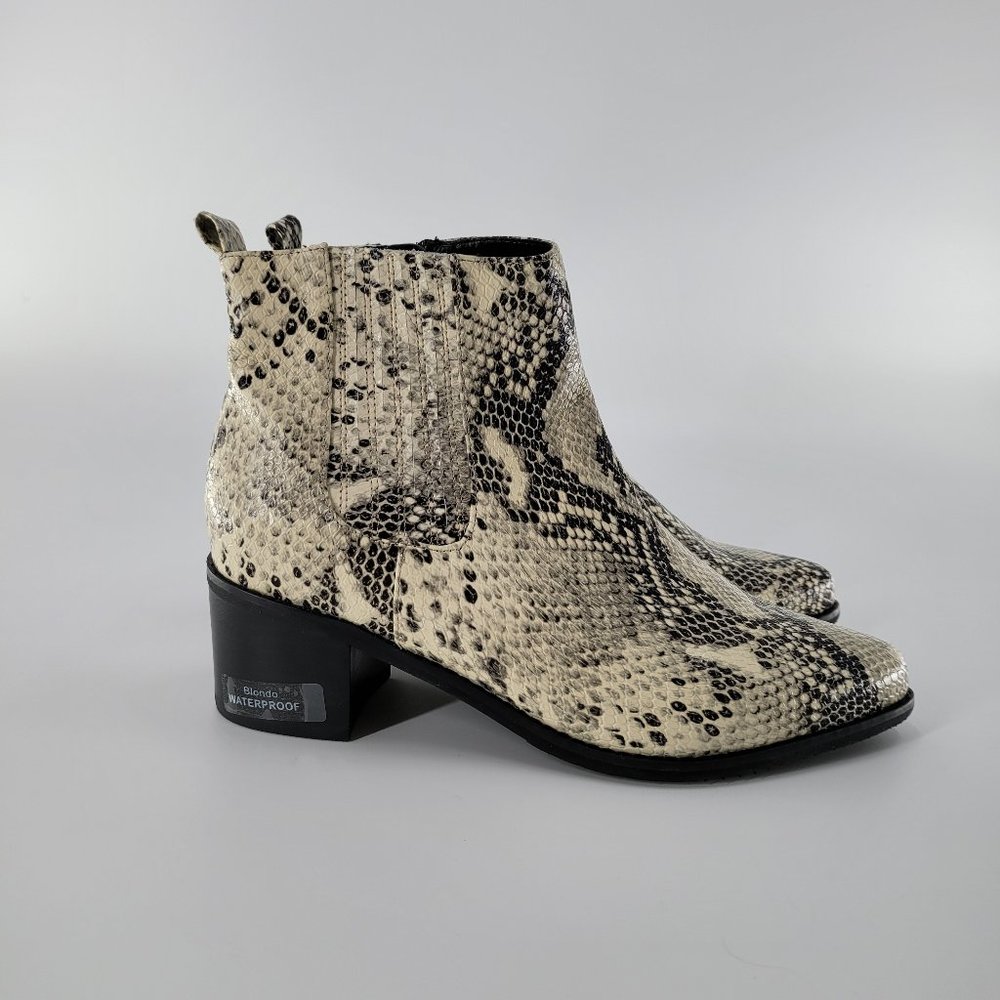 Blondo Women's Elvina Waterproof Snakeskin Ankle Bootie Size 9 1/2M